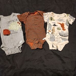 Baby Boy Set of 3 Button Dinosaur Onsises. Newborn. Gerber